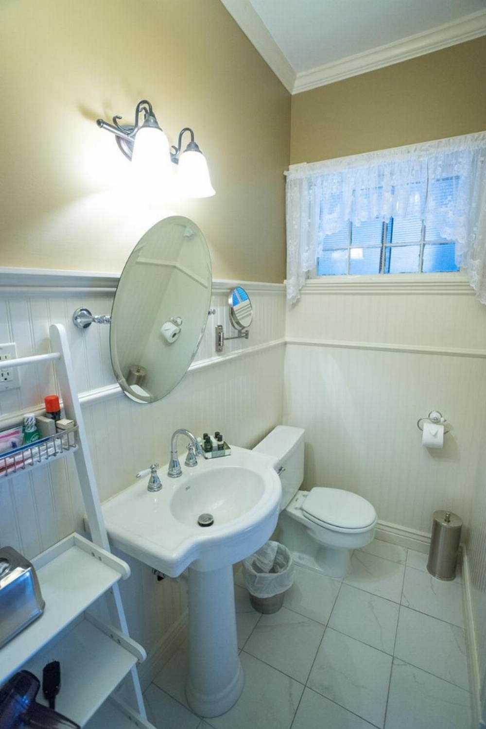 The Wallingford Victorian Inn Image 17